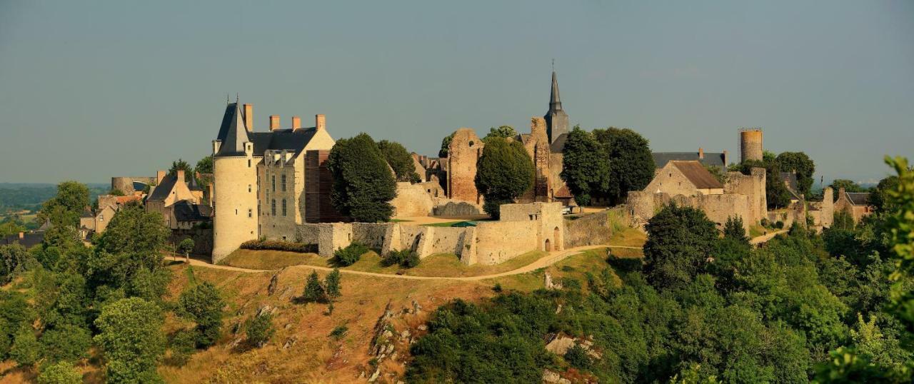 Logis De La Helberdiere Cossé-en-Champagne Exterior photo
